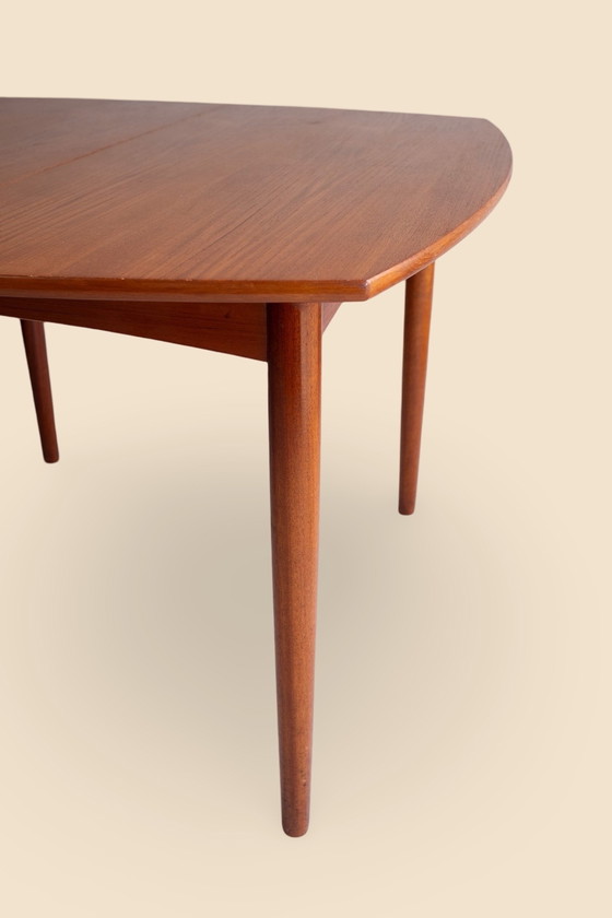 Image 1 of Table de salle à manger vintage carrée à rallonge avec formes rondes