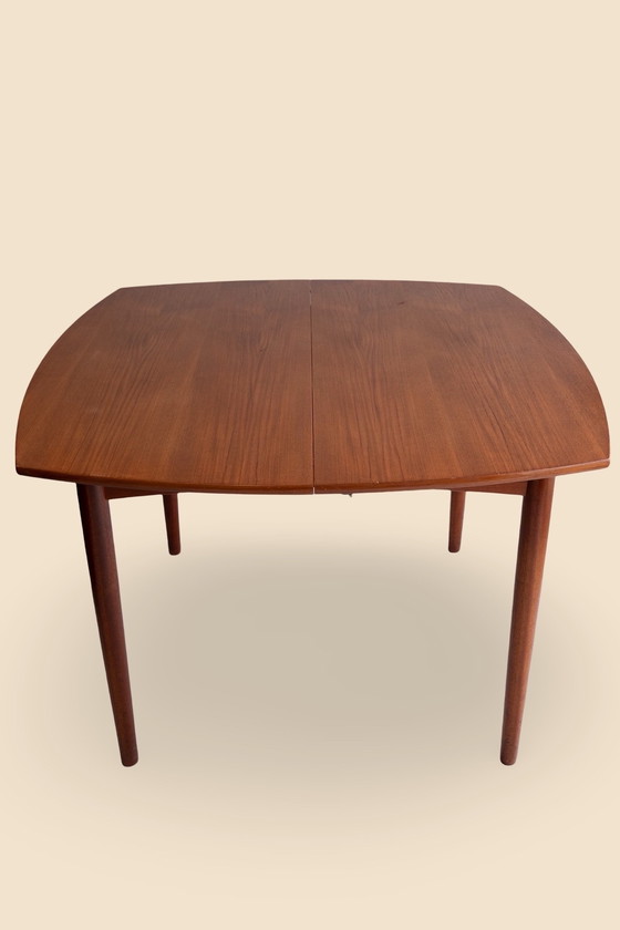Image 1 of Square extendable vintage dining table with round shapes