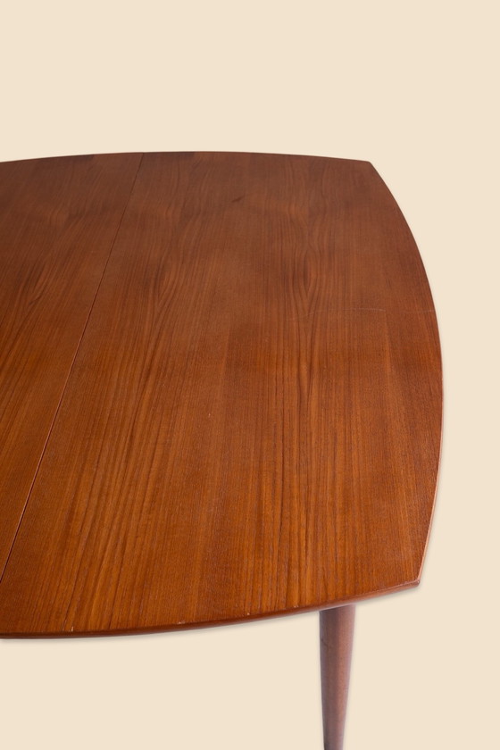 Image 1 of Table de salle à manger vintage carrée à rallonge avec formes rondes