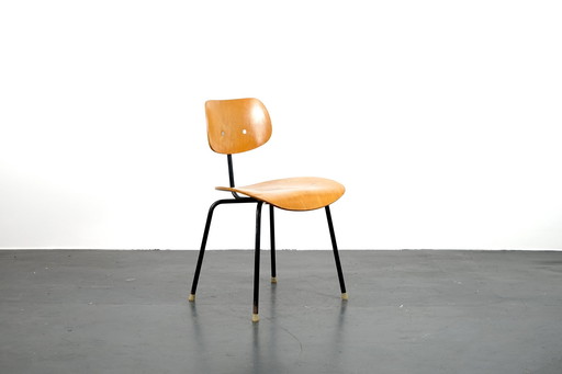 Mid - Century SE68 side chair with black frame by Egon Eiermann for Wilde + Spieth