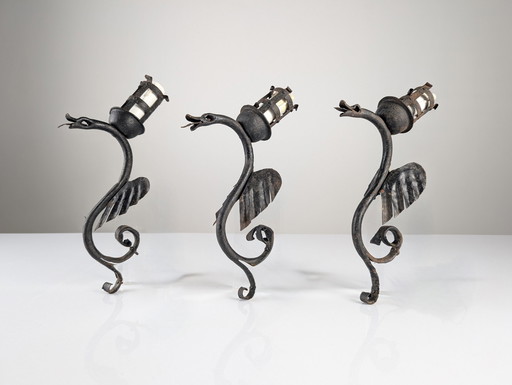 Juego de tres apliques de dragón de hierro forjado
