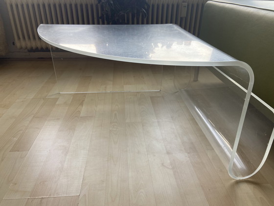 Image 1 of Table d'appoint en plexiglas avec plateau de lecture