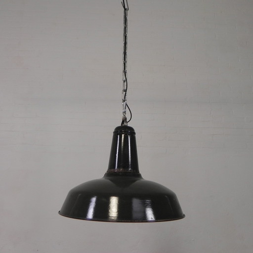 Industrial Pendant Lamp With Enameled Steel Shade