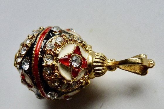 Image 1 of Ciondolo a forma di uovo Fabergé - Cristalli Swarovski - Placcato oro - Smalto cloisonné.