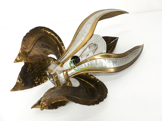 Image 1 of Lampada da parete brutalista con fiore stilizzato