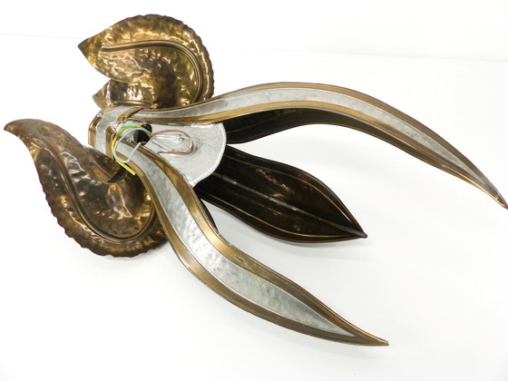 Image 1 of Lampada da parete brutalista con fiore stilizzato