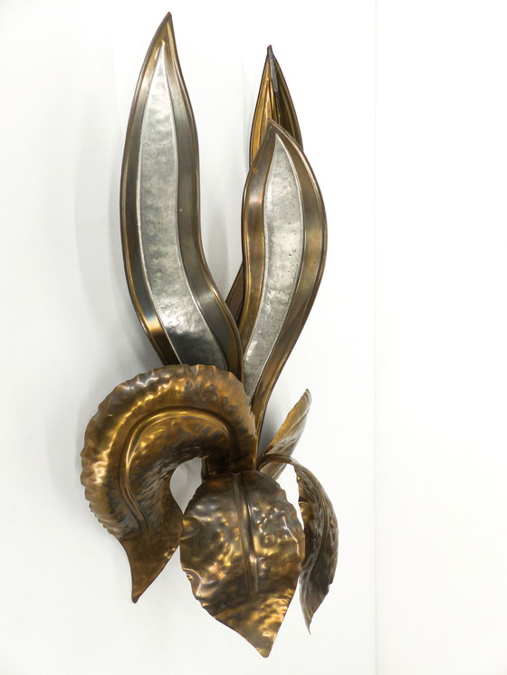 Image 1 of Lampada da parete brutalista con fiore stilizzato