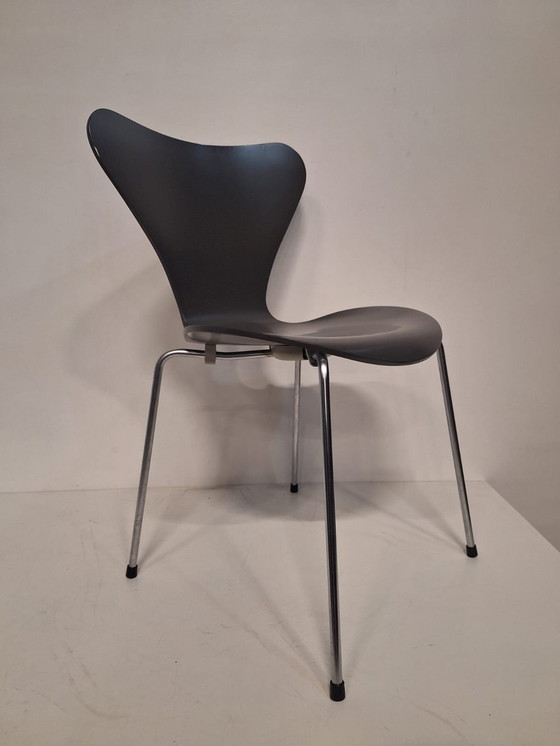 Image 1 of 7x Fritz Hansen Butterfly Chair