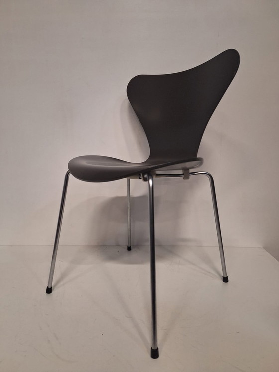 Image 1 of 7x Fritz Hansen Butterfly Chair