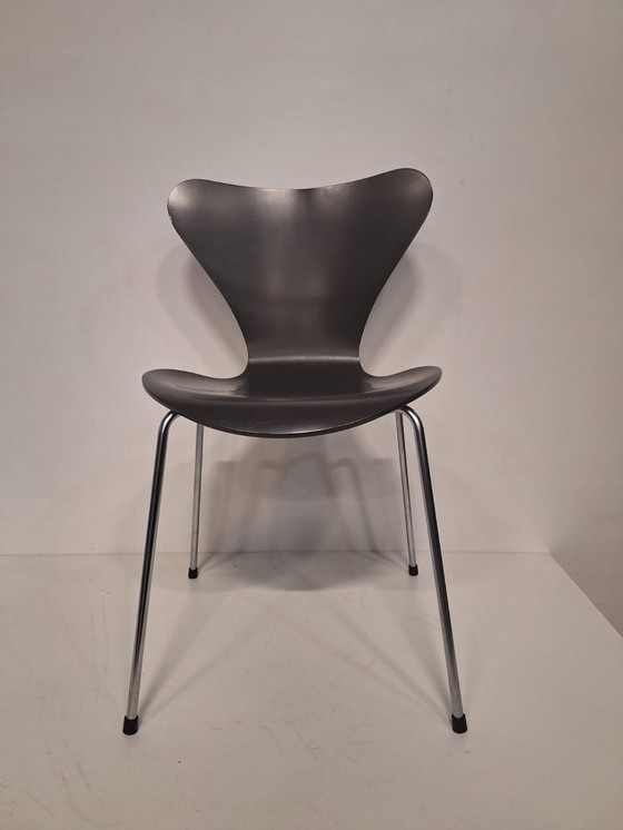 Image 1 of 7x Fritz Hansen Butterfly Chair