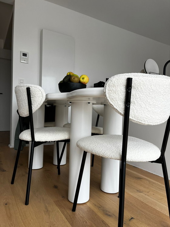 Image 1 of Mesa de comedor orgánica blanca de 180 cm