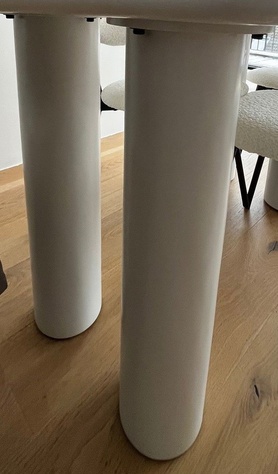 Image 1 of Mesa de comedor orgánica blanca de 180 cm