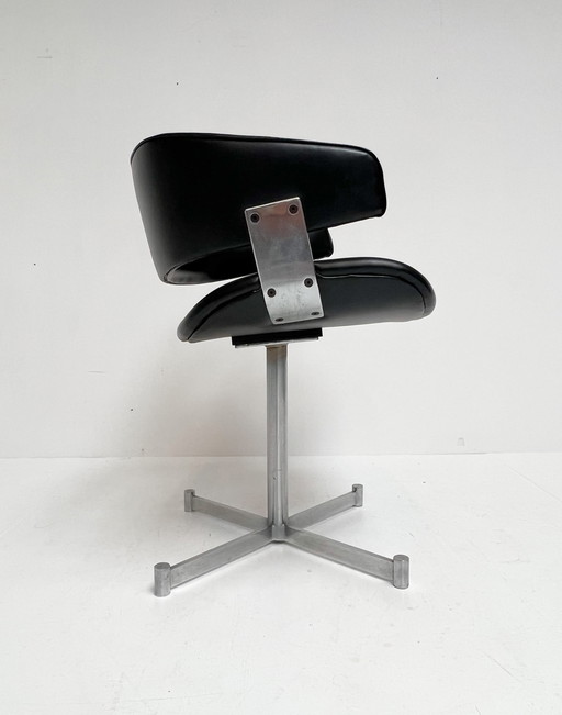 Black leather Artifort Armchair, 1970'S