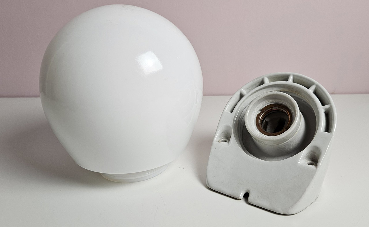 Wall lamp Wilhelm Wagenfeld | €112 | Whoppah