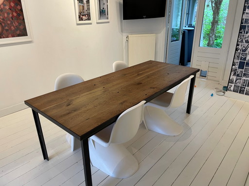 Table en bois de chêne brut