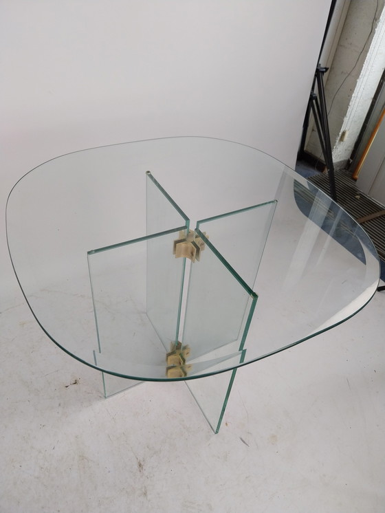 Image 1 of 2 x table d'appoint en verre par Peter Ghyczy 1970.  Petit éclat voir photo