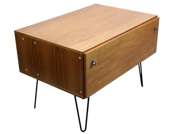 Image 1 of Cassettiera vintage con gambe a forcina