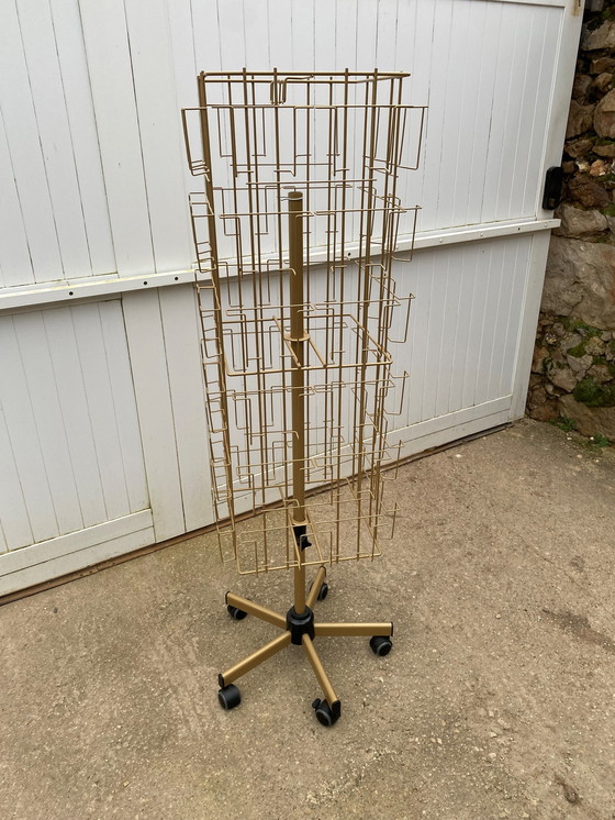 Image 1 of Espositore girevole per cartoline e foto su ruote, oro