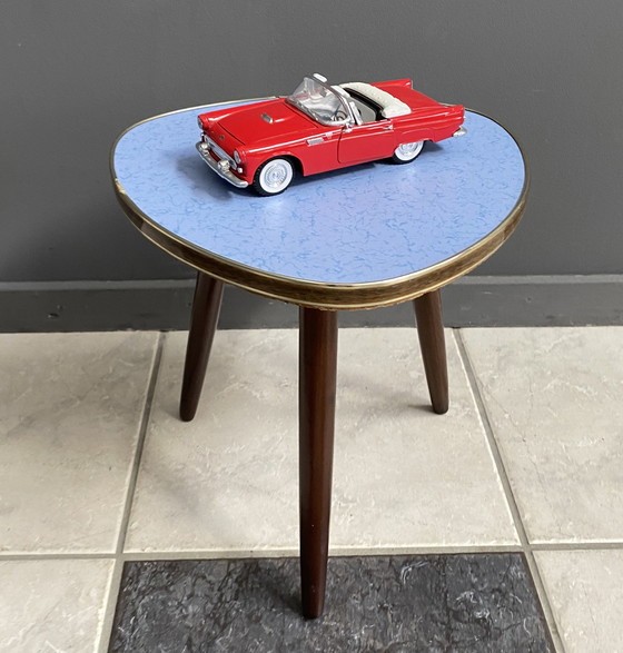 Image 1 of Table d'appoint triangulaire en formica bleu 1960