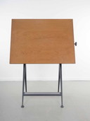 F. Kramer et Wim Rietveld Ahrend la table à dessin circulaire Réponse