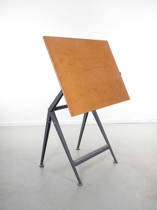 F. Kramer et Wim Rietveld Ahrend la table à dessin circulaire Réponse