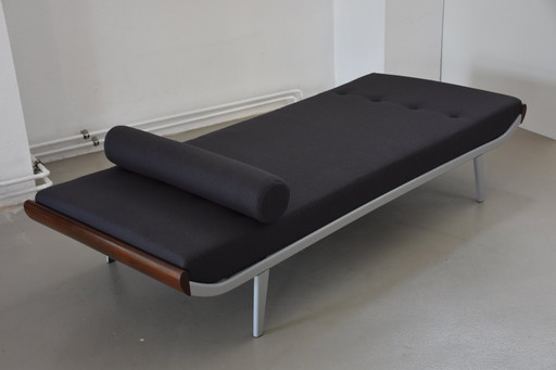 Fully restored Mid - Century daybed Cleopatra