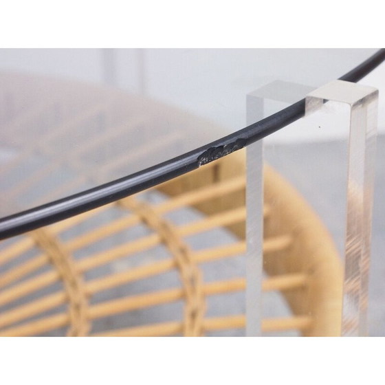Image 1 of Tavolino da caffè rotondo vintage con vetro fumé e rattan con supporti in lucite