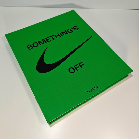 Image 1 of Virgil Abloh. Nike. Iconos - Tapa dura | Colección de zapatillas The Ten