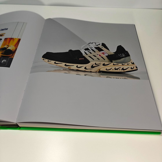 Image 1 of Virgil Abloh. Nike. Iconos - Tapa dura | Colección de zapatillas The Ten