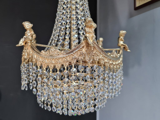 Chandelier set with cut crystals.