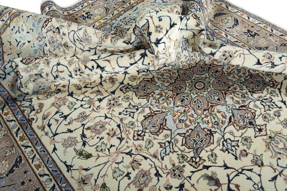 Image 1 of Hand-knotted oriental rug Isfahan - 403 X 300 Cm