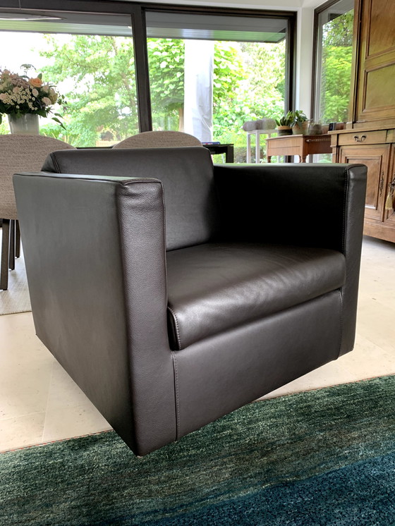 Image 1 of Fauteuil pivotant en cuir Divani