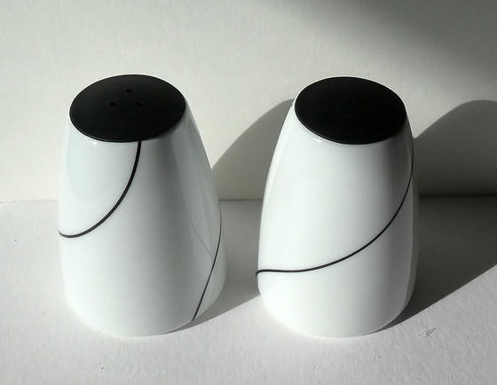 Image 1 of Salt and pepper shaker, Design Kontur, Pernille Vea, Menu, Denmark