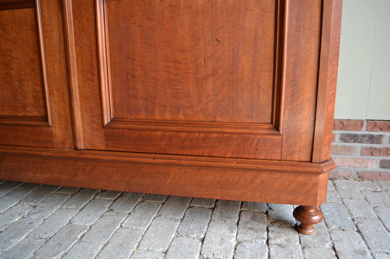 Image 1 of Classic walnut bookcase / display case