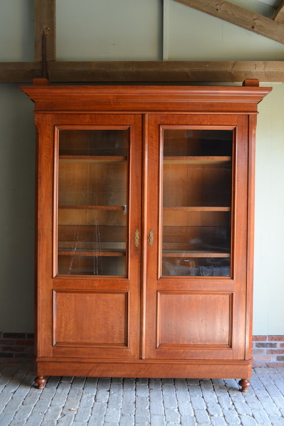 Image 1 of Classic walnut bookcase / display case