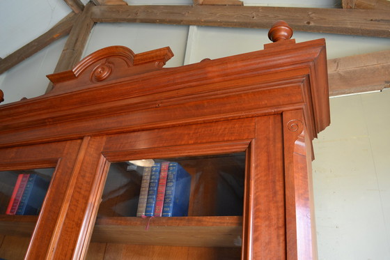 Image 1 of Classic walnut bookcase / display case