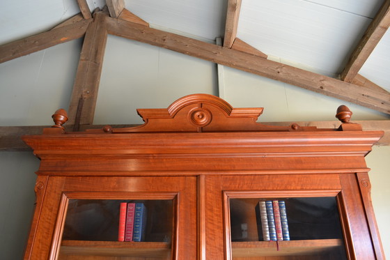 Image 1 of Classic walnut bookcase / display case