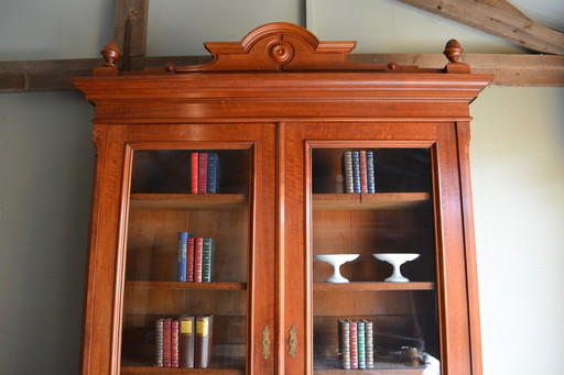 Bibliothèque / vitrine classique en noyer