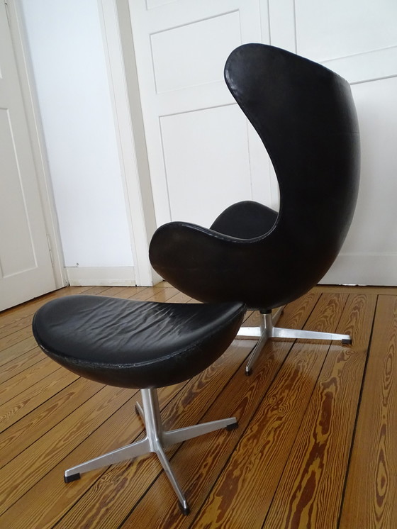 Image 1 of Fritz Hansen Egg-Chair + Tabouret de pied de Arne Jacobsen