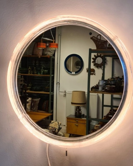 Hillebrand Mirror