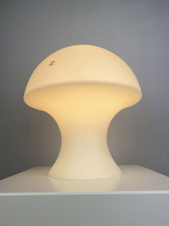 Image 1 of Rara lampada da tavolo a forma di fungo in vetro bianco latte Peill e Putzler, 1970