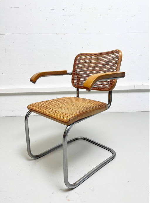 Marcel Breuer Cesca cantilever chair by Embru for home furnishings, 1933s