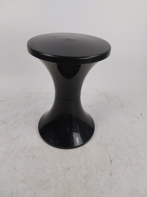 Image 1 of 1 x tabouret en plastique noir tam tam par Henry maisonnette.30 x 30 x 43cm