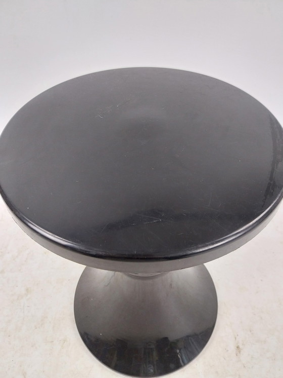 Image 1 of 1 x tabouret en plastique noir tam tam par Henry maisonnette.30 x 30 x 43cm