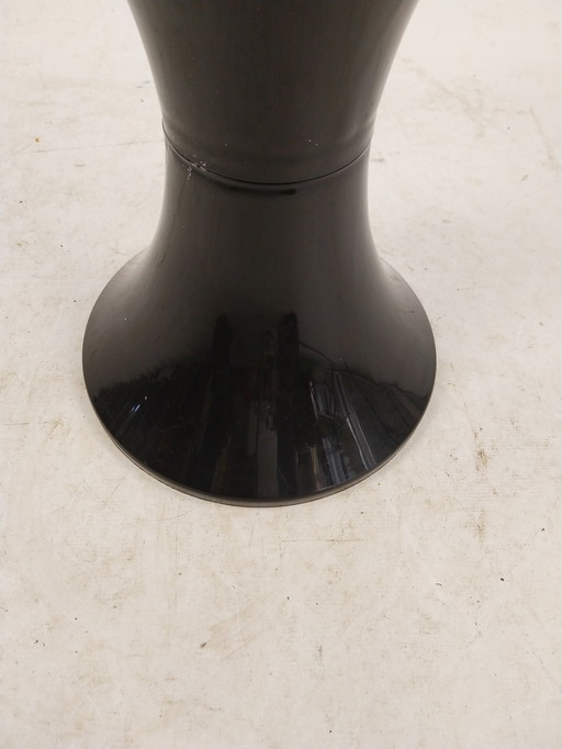 1 x black plastic stool tam tam by Henry maisonnette.30 x 30 x 43cm