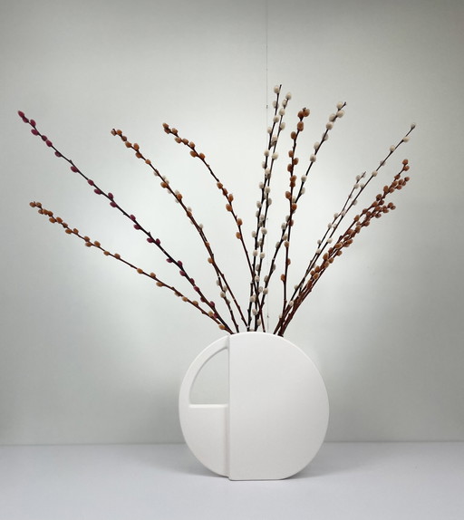 Flora ceramic circle vase Dorothe van Agthoven white