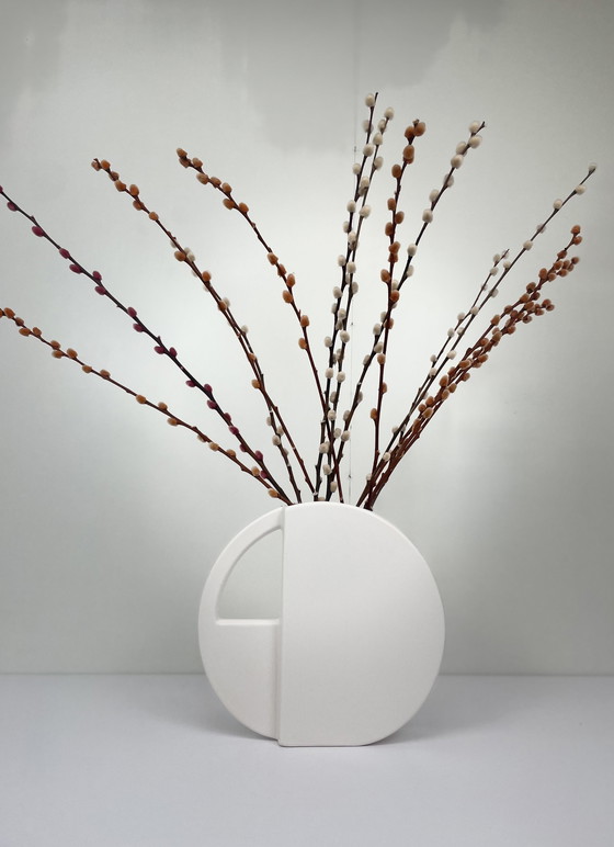 Image 1 of Flora ceramic circle vase Dorothe van Agthoven white