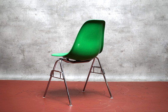 Image 1 of Sedia Shell vintage in fibra di vetro verde di Charles e Ray Eames per Herman Miller, anni '60 