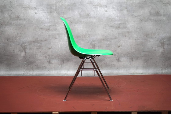Image 1 of Sedia Shell vintage in fibra di vetro verde di Charles e Ray Eames per Herman Miller, anni '60 