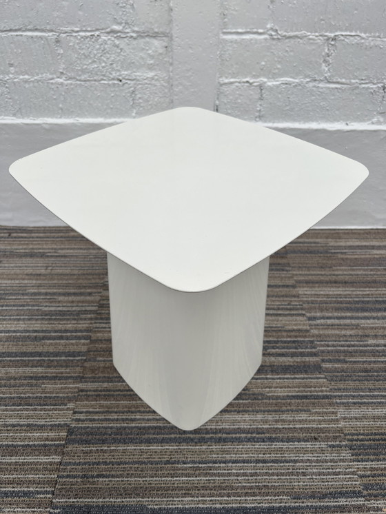 Image 1 of 1X Mesa auxiliar de metal Vitra S